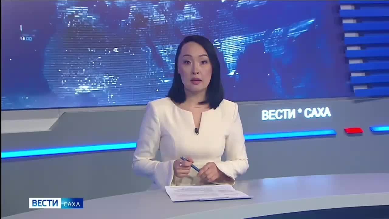 На реке Лена специалисты приступили к расчистке льда для дальнейшего зачернения