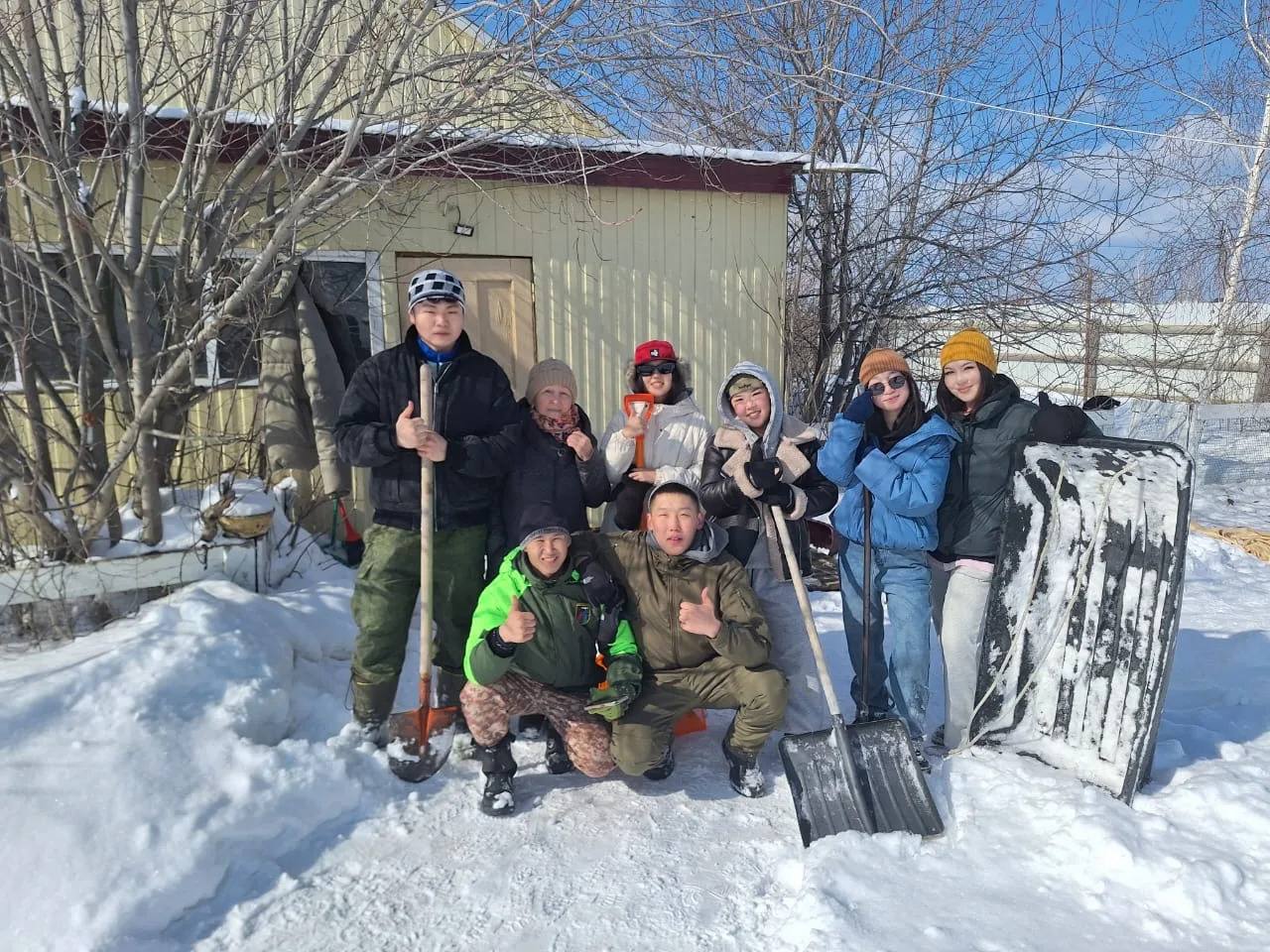 Жителям семи наслегов Усть-Алданского улуса помог «Молодежный десант» Жителям семи наслегов Усть-Алданского улуса помог «Молодежный десант»