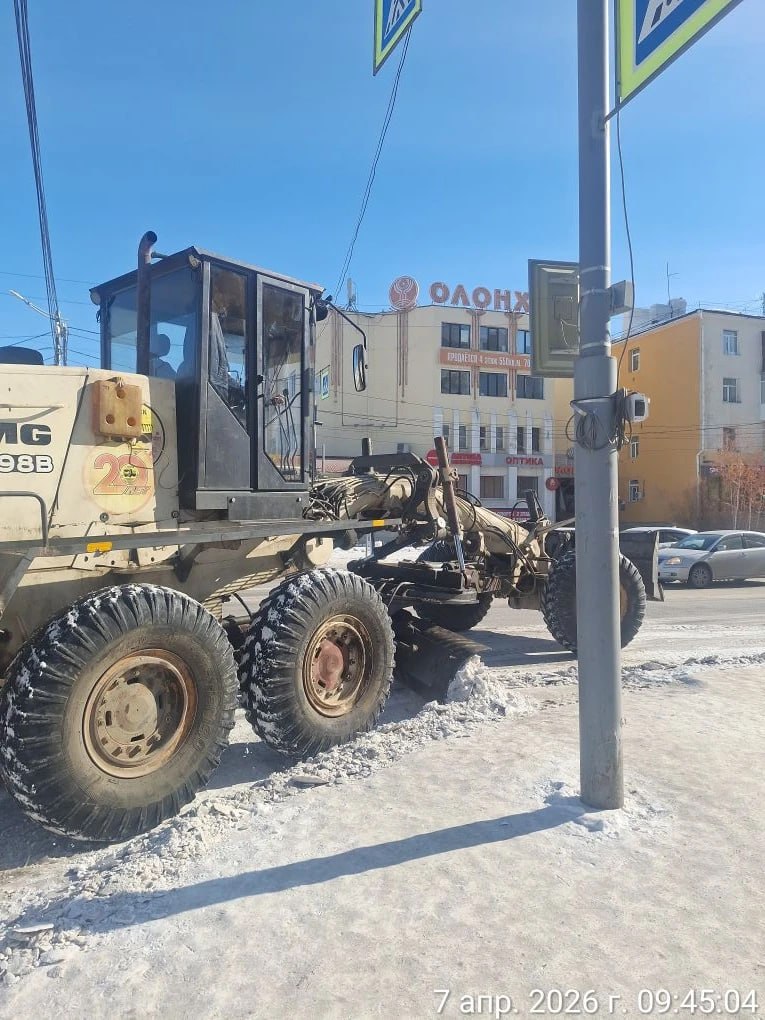 Уборка снега, перекресток ул. Пояркова и ул. Петра Алексеева Уборка снега, перекресток ул. Пояркова и ул. Петра Алексеева