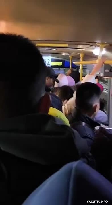 По данному обращению сообщаем, что на вчерашний день в вечерний час пик на маршруте №12 на линии работали 16 автобусов