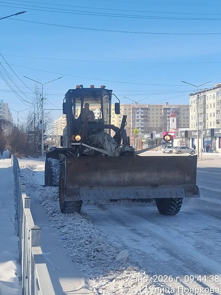Уборка снега, перекресток ул. Пояркова и ул. Петра Алексеева Уборка снега, перекресток ул. Пояркова и ул. Петра Алексеева