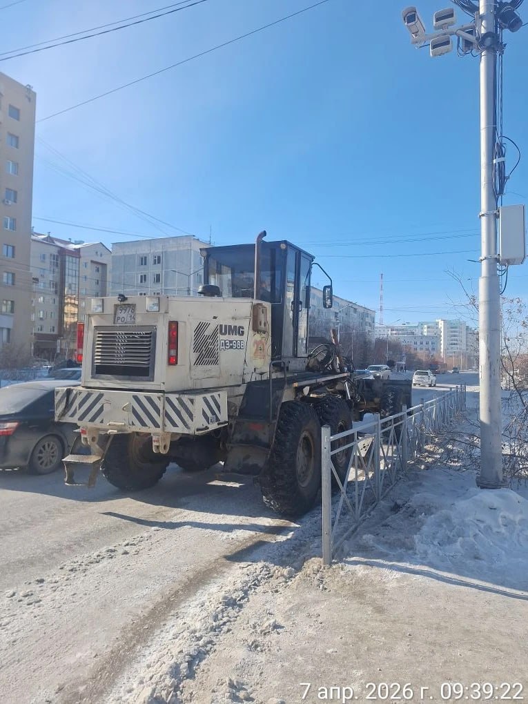 Уборка снега, перекресток ул. Пояркова и ул. Петра Алексеева Уборка снега, перекресток ул. Пояркова и ул. Петра Алексеева