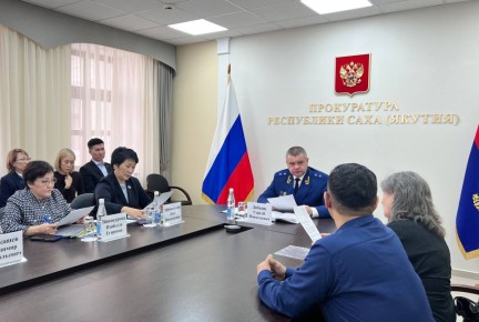 Прокурор Республики Саха (Якутия) Сергей Дябкин провел личный прием граждан по вопросам обеспечения прав в сфере здравоохранения с участием министра здравоохранения РС (Я) Лены Афанасьевой и и.о. руководителя...