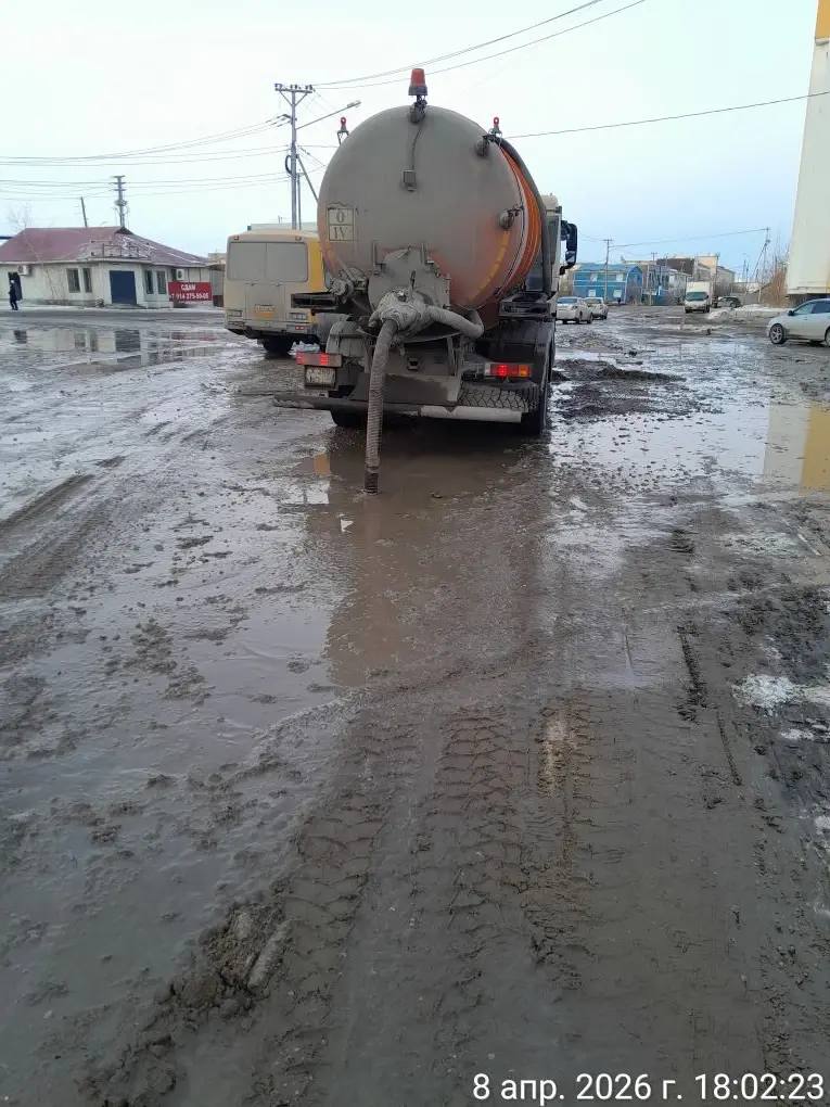 Работы по откачке талых вод по ул. 50 лет Советской Армии Работы по откачке талых вод по ул. 50 лет Советской Армии