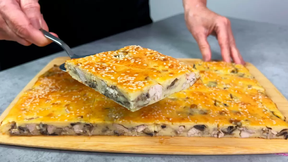 Творим кулинарные чудеса: пирог с курицей и грибами за 2 минуты