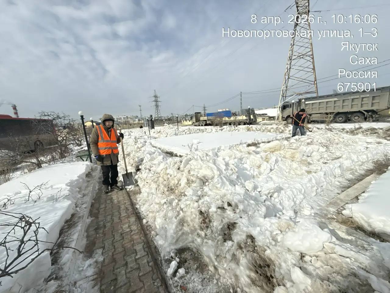 Очистка, подготовка к вывозу снега, сквер Речников