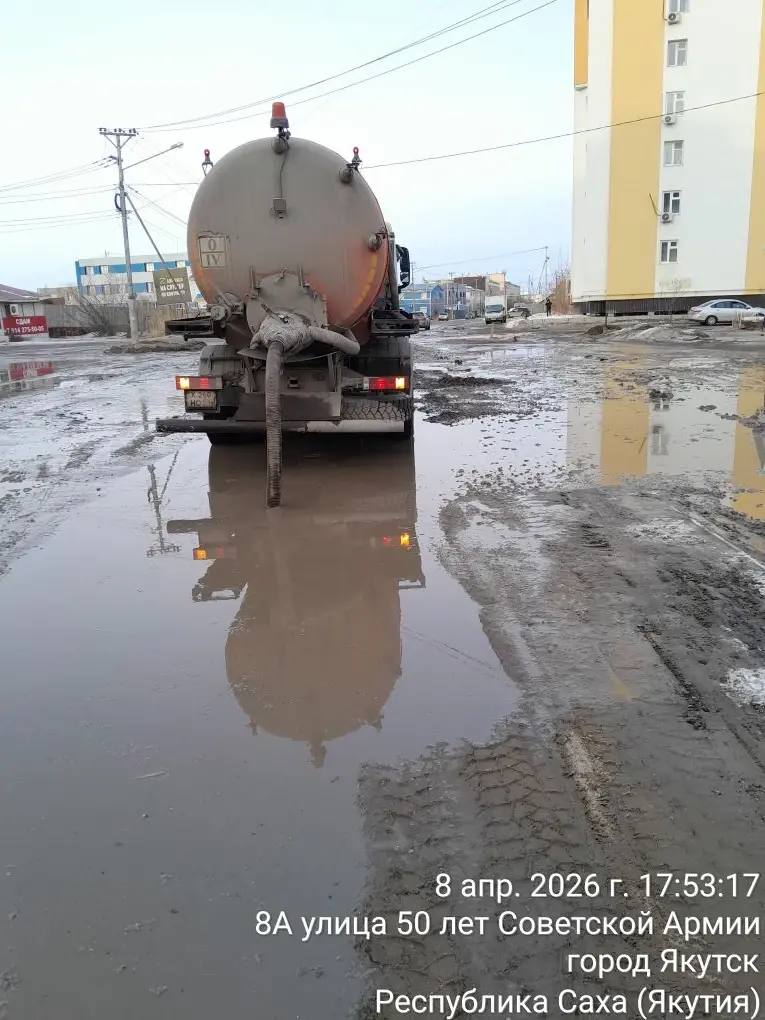 Работы по откачке талых вод по ул. 50 лет Советской Армии Работы по откачке талых вод по ул. 50 лет Советской Армии