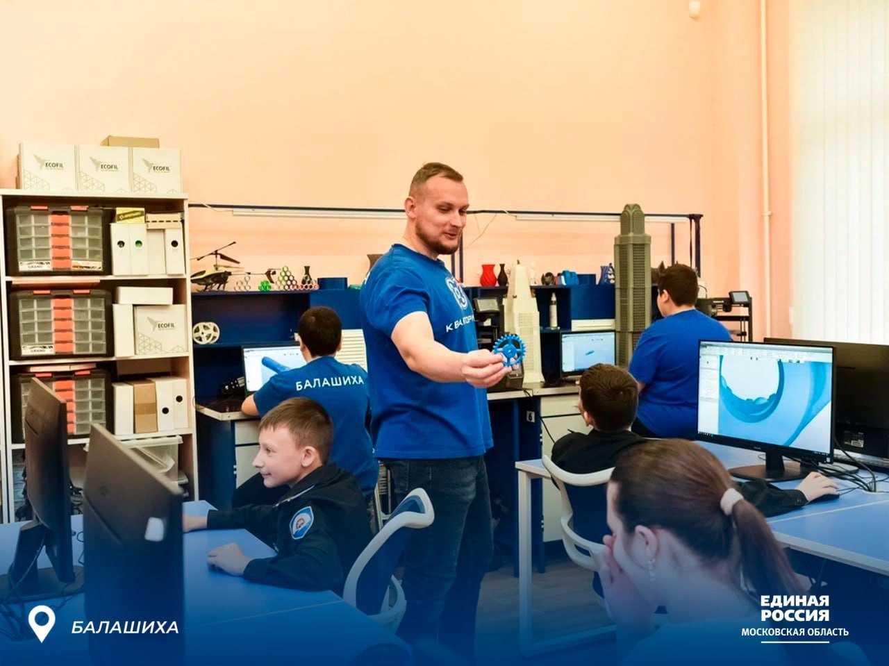 Народная программа Единой России обеспечила строительство новых школ, ремонт колледжей и спортивных центров, благоустройство парков и скверов Народная программа Единой России обеспечила строительство новых школ, ремонт колледжей и спортивных центров, благоустройство парков и скверов