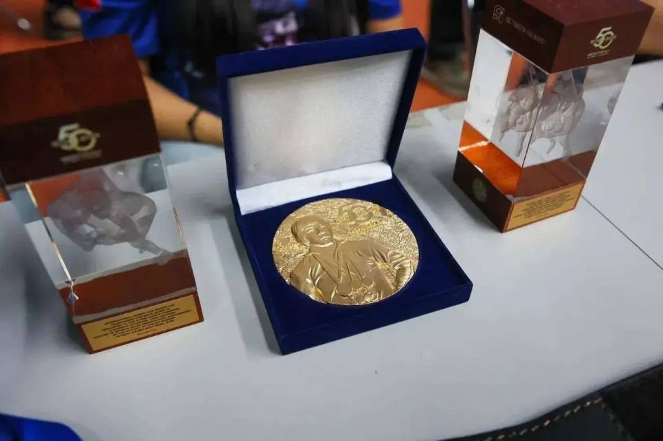 � ������� ���������� ���������� �������������, ������������� � ��������������� ������� �� ������� ������, ����������� 50-����� ������ �� ����������� ����� 1976 ���� � �������� ����������� �������� ����, �������� ������...