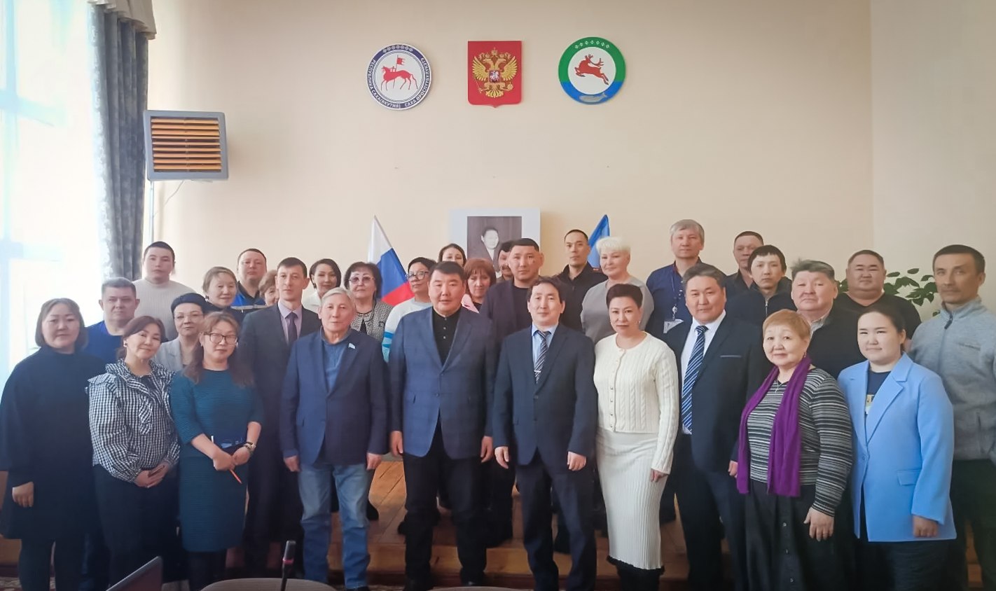 Делегация Государственного Собрания (Ил Тумэн) под руководством спикера Алексея Еремеева находится с рабочей поездкой в Чокурдахе, административном центре Аллаиховского района