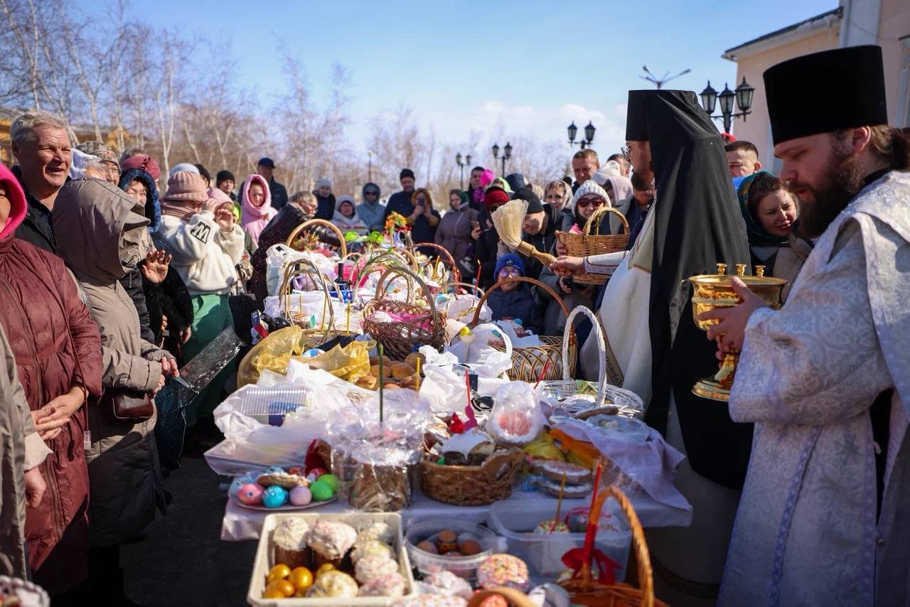 Айсен Николаев: Сегодня в Преображенском кафедральном соборе освятил пасхальные куличи и яйца Айсен Николаев: Сегодня в Преображенском кафедральном соборе освятил пасхальные куличи и яйца