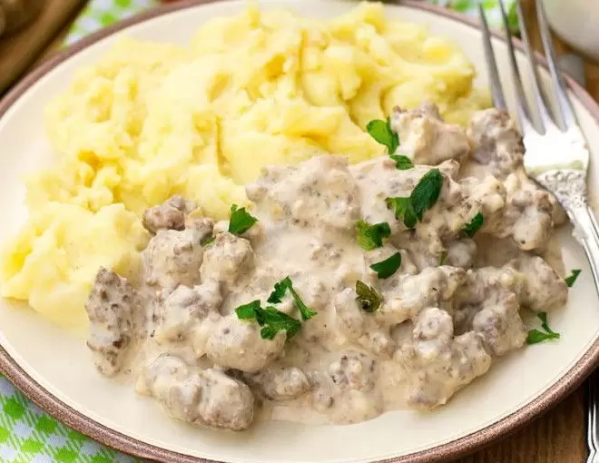 Необычный бефстроганов: классическое блюдо с современным подходом