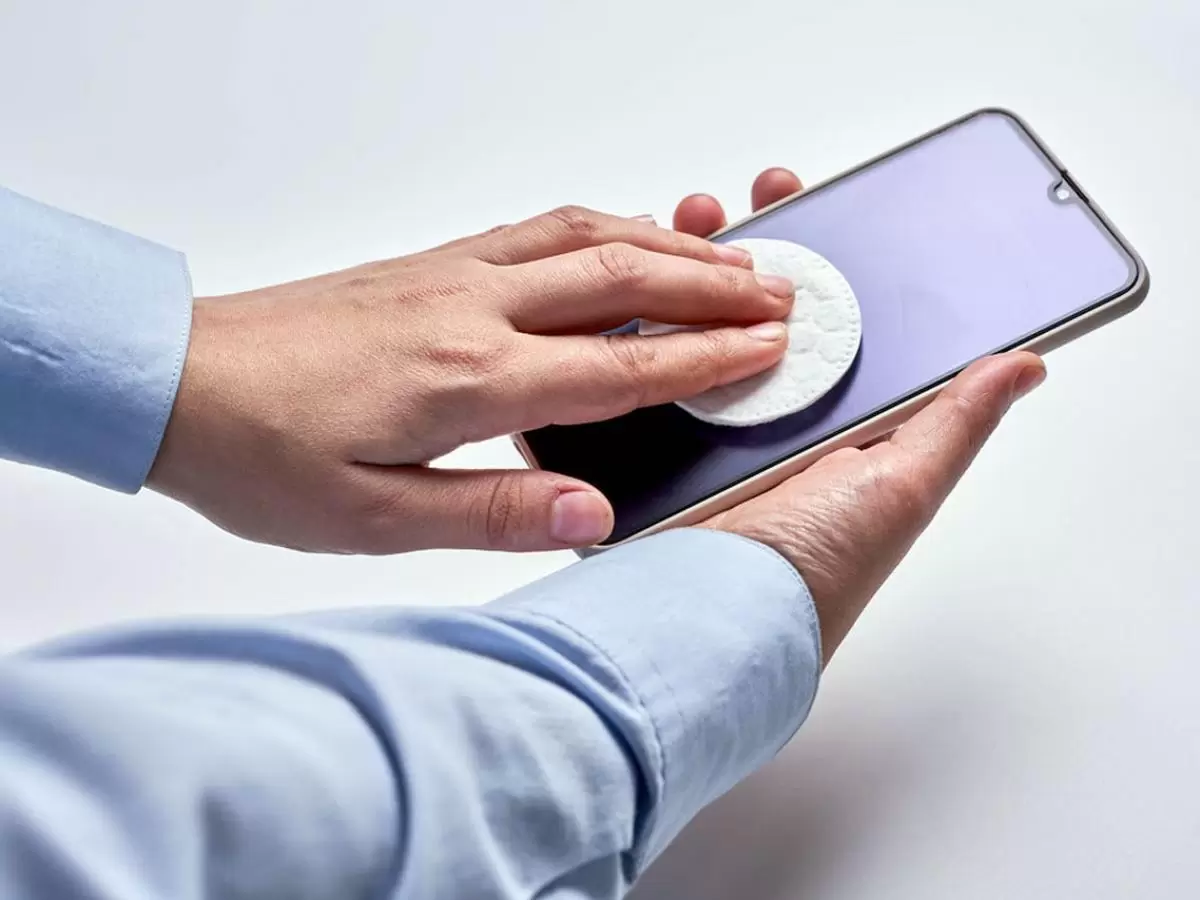 Опасности обычных влажных салфеток для мониторов