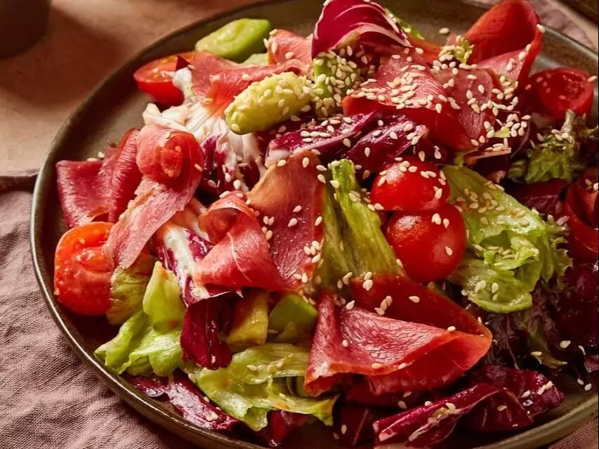 Салат с карпачо: Искусство вкусного сочетания