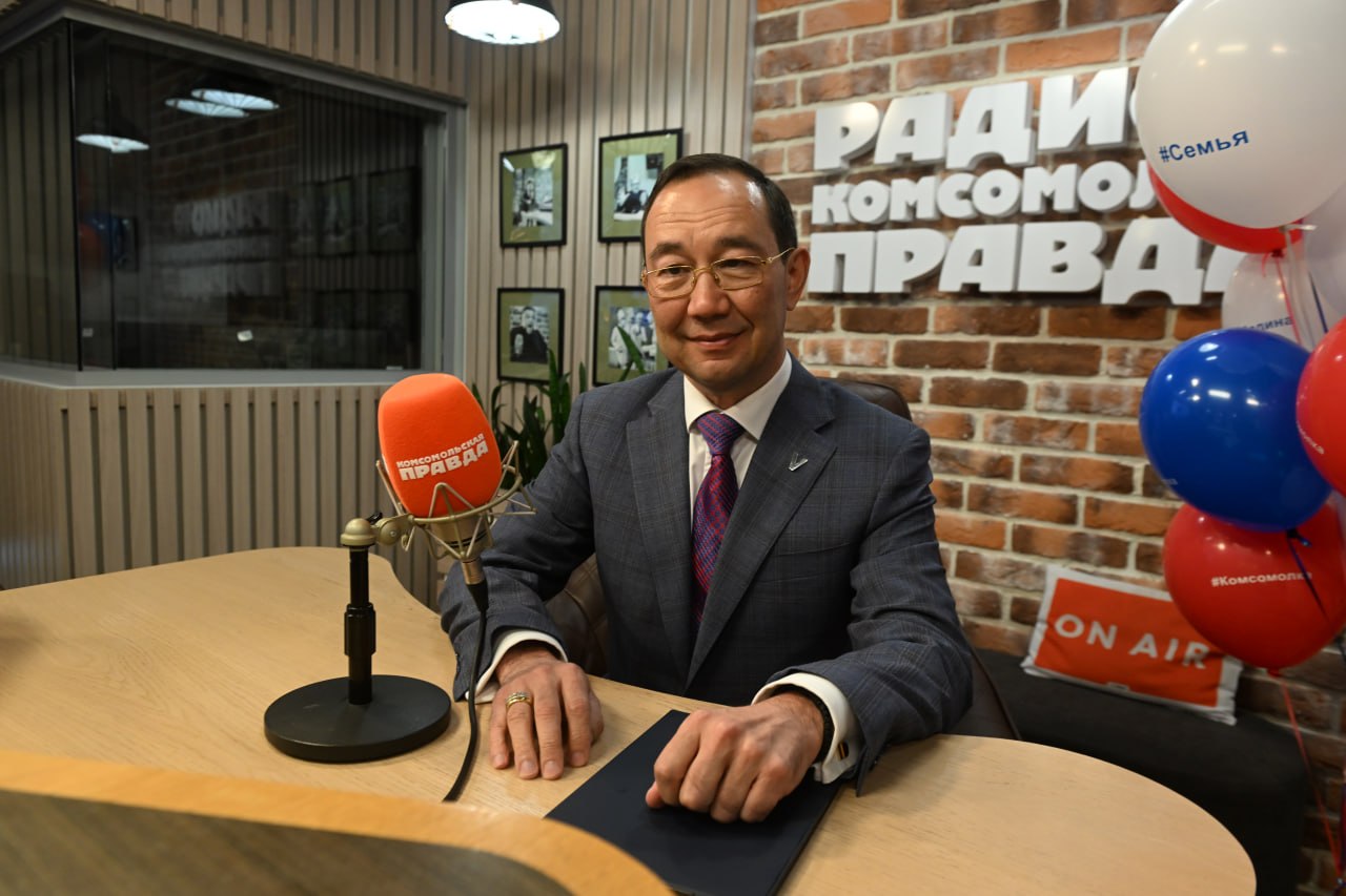 Глава Якутии отметил Пасху в Преображенском соборе