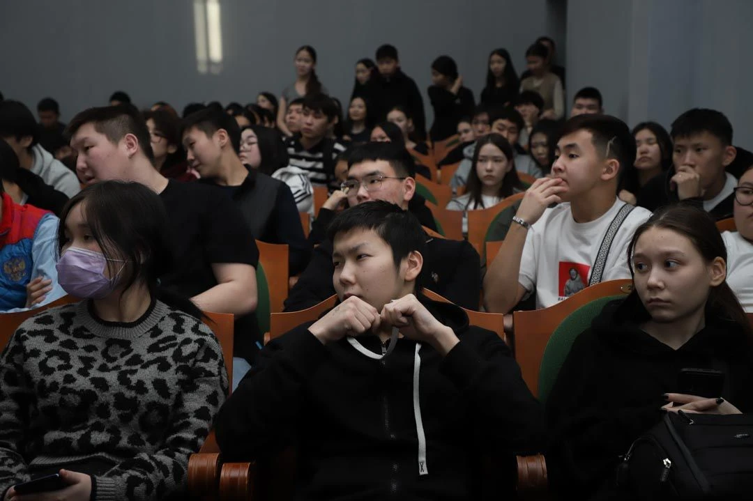 В Якутии полицейские проводят профилактические встречи с молодежью в рамках акции «Чистое поколение» В Якутии полицейские проводят профилактические встречи с молодежью в рамках акции «Чистое поколение»