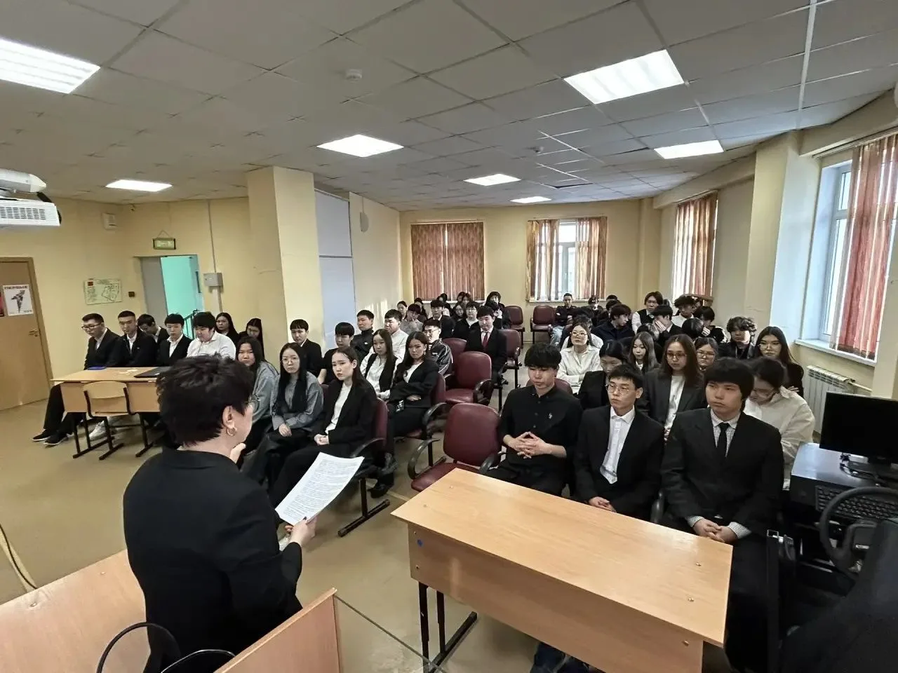 В Якутии полицейские проводят профилактические встречи с молодежью в рамках акции «Чистое поколение» В Якутии полицейские проводят профилактические встречи с молодежью в рамках акции «Чистое поколение»