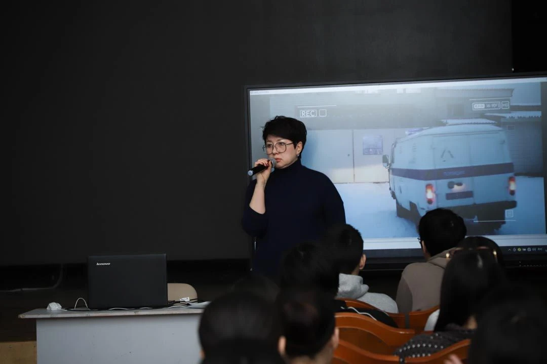 В Якутии полицейские проводят профилактические встречи с молодежью в рамках акции «Чистое поколение» В Якутии полицейские проводят профилактические встречи с молодежью в рамках акции «Чистое поколение»