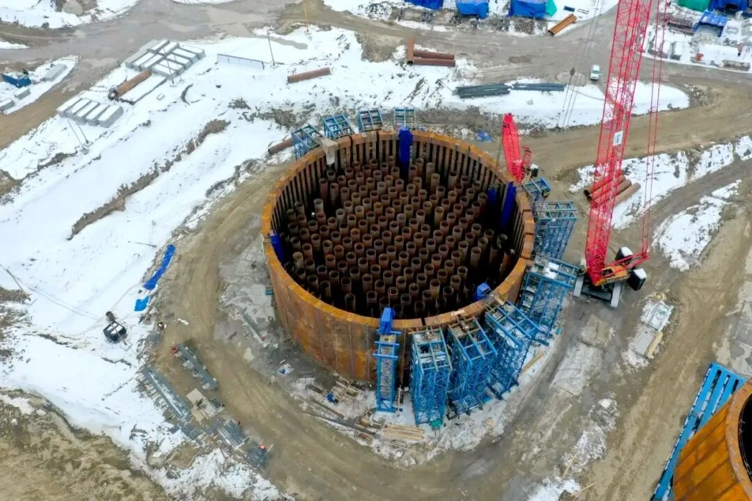 В Якутии экипажи судов подготовят к уникальной операции на Ленском мосту