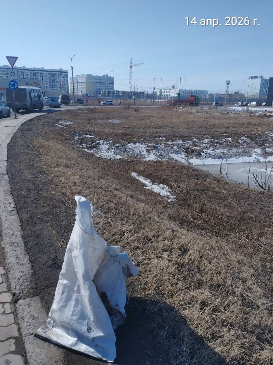 Муниципальными дворниками Управы Гагаринского округа проводится ежедневная работа по подбору случайного мусора по территории округа, вдоль автострады 50 лет Октября, на общественных пространствах, общественных санитарных... Муниципальными дворниками Управы Гагаринского округа проводится ежедневная работа по подбору случайного мусора по территории округа, вдоль автострады 50 лет Октября, на общественных пространствах, общественных санитарных...