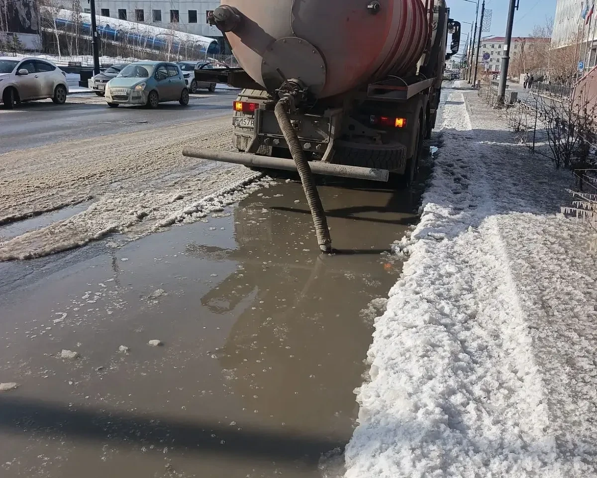 В Якутске откачали более 10 тысяч кубометров талых вод В Якутске откачали более 10 тысяч кубометров талых вод