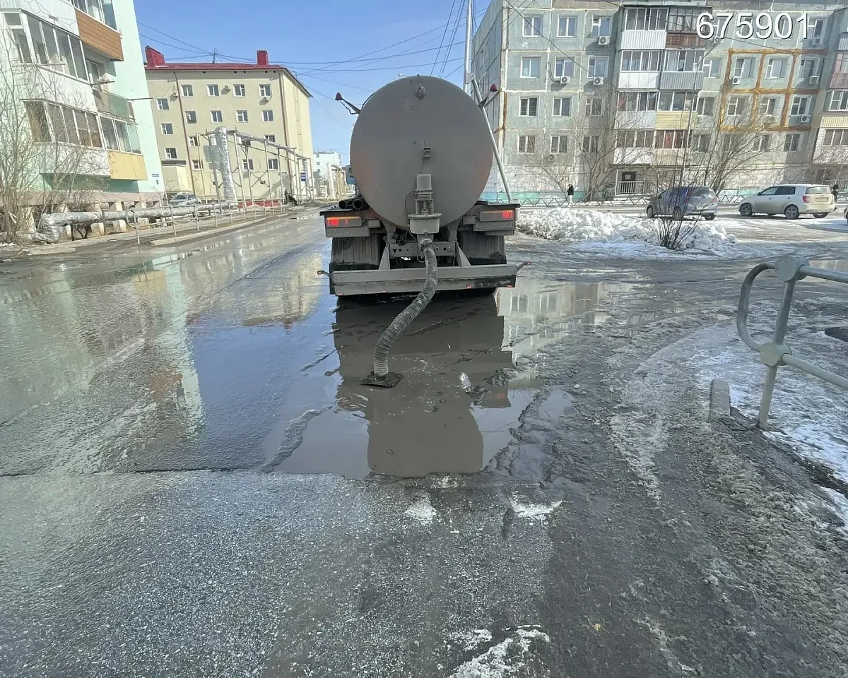 В Якутске откачали более 10 тысяч кубометров талых вод В Якутске откачали более 10 тысяч кубометров талых вод
