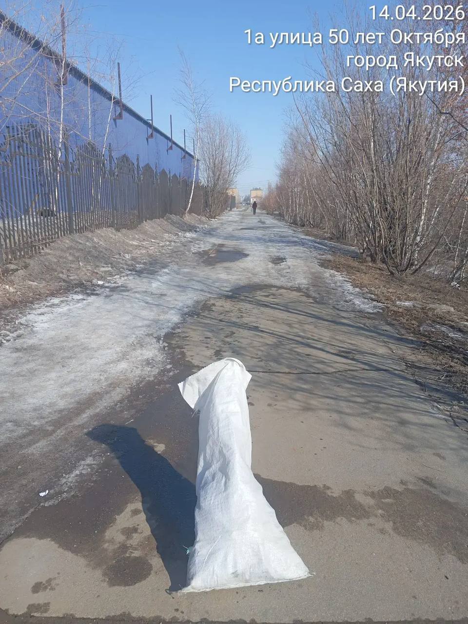 Муниципальными дворниками Управы Гагаринского округа проводится ежедневная работа по подбору случайного мусора по территории округа, вдоль автострады 50 лет Октября, на общественных пространствах, общественных санитарных... Муниципальными дворниками Управы Гагаринского округа проводится ежедневная работа по подбору случайного мусора по территории округа, вдоль автострады 50 лет Октября, на общественных пространствах, общественных санитарных...