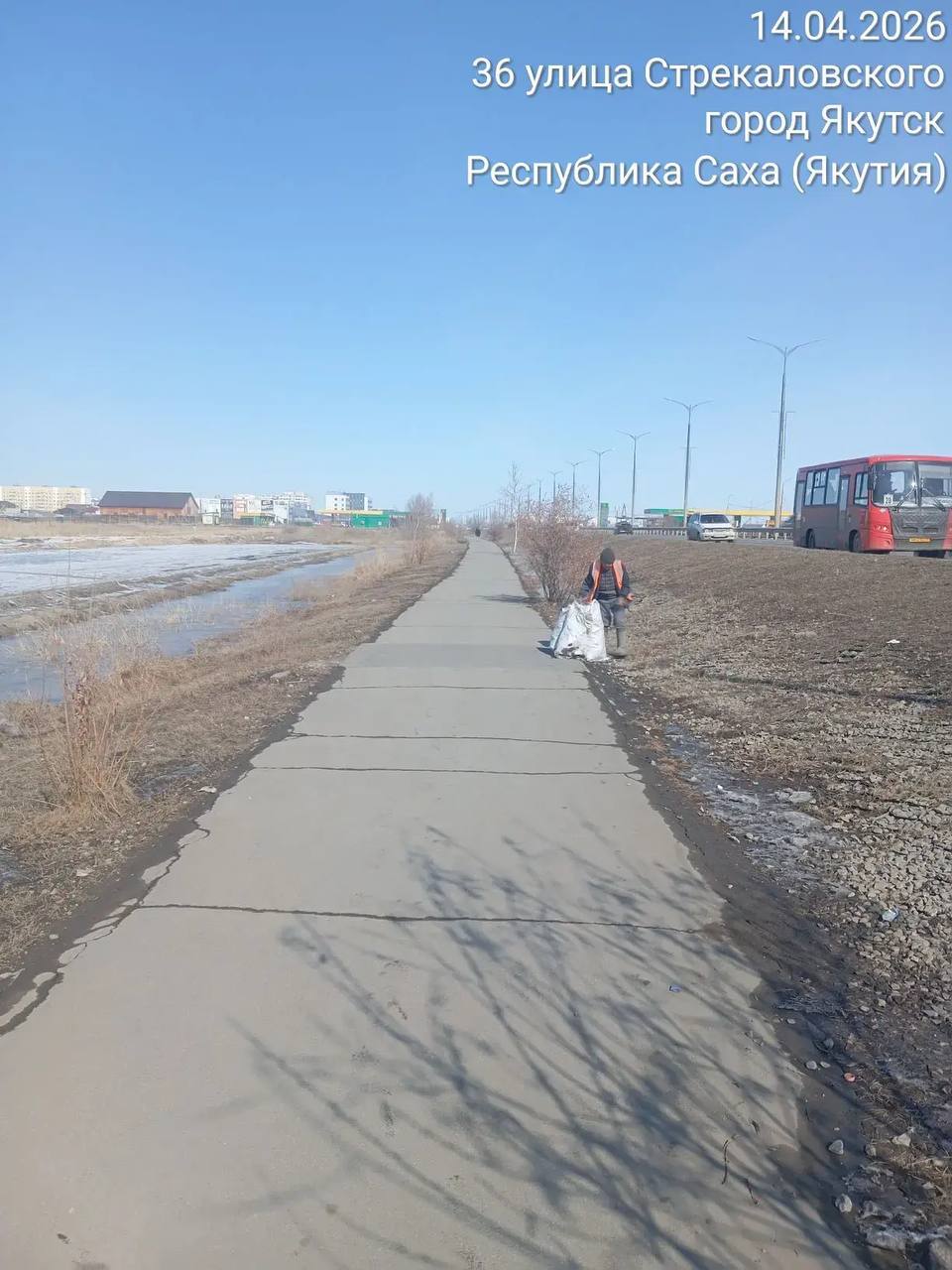 Муниципальными дворниками Управы Гагаринского округа проводится ежедневная работа по подбору случайного мусора по территории округа, вдоль автострады 50 лет Октября, на общественных пространствах, общественных санитарных... Муниципальными дворниками Управы Гагаринского округа проводится ежедневная работа по подбору случайного мусора по территории округа, вдоль автострады 50 лет Октября, на общественных пространствах, общественных санитарных...