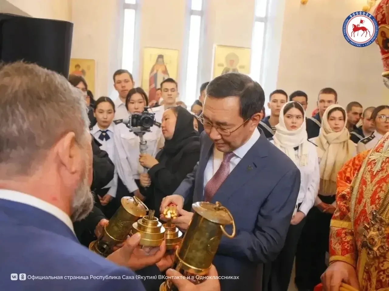 Сегодня, 14 апреля, в Якутск из Москвы прибыл Благодатный огонь — одна из главных святынь православного мира