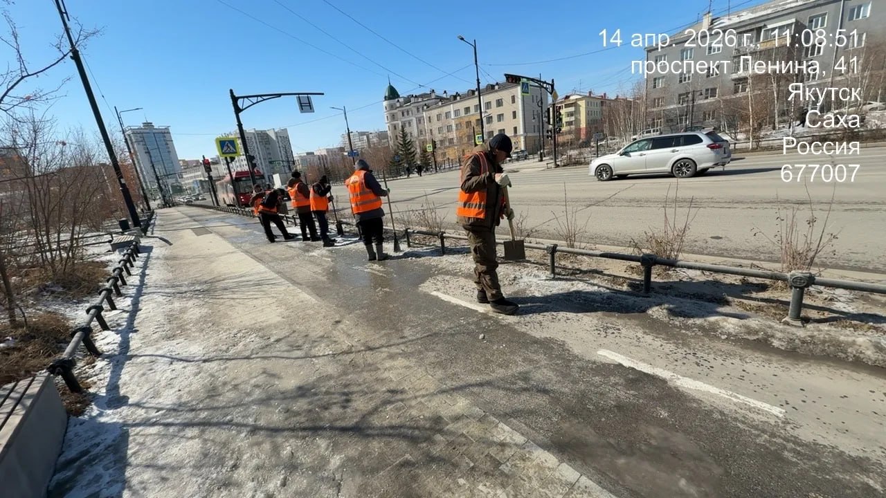 Очистка тротуаров от наледи, пр. Ленина Очистка тротуаров от наледи, пр. Ленина