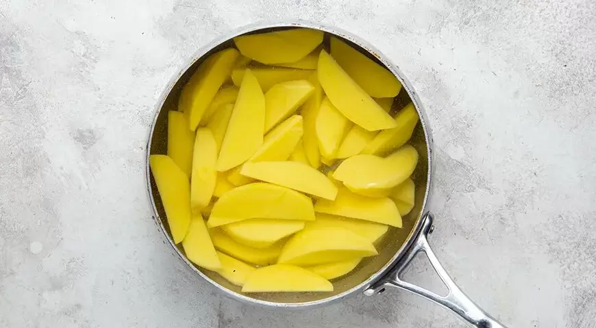 Блюдо, способное покорить сердца: свиные ребрышки с картошкой в духовке