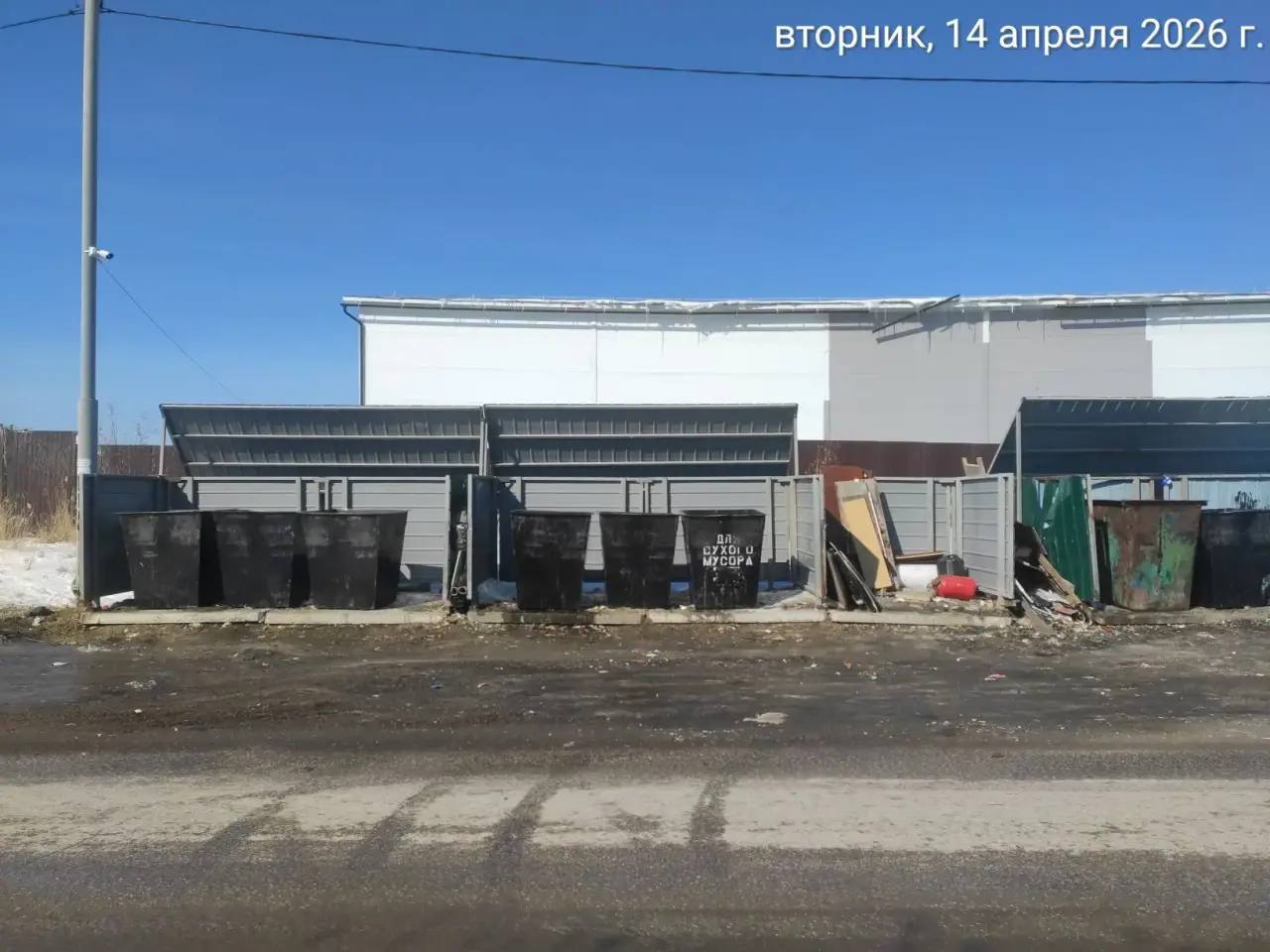 Муниципальными дворниками Управы Гагаринского округа проводится ежедневная работа по подбору случайного мусора по территории округа, вдоль автострады 50 лет Октября, на общественных пространствах, общественных санитарных... Муниципальными дворниками Управы Гагаринского округа проводится ежедневная работа по подбору случайного мусора по территории округа, вдоль автострады 50 лет Октября, на общественных пространствах, общественных санитарных...