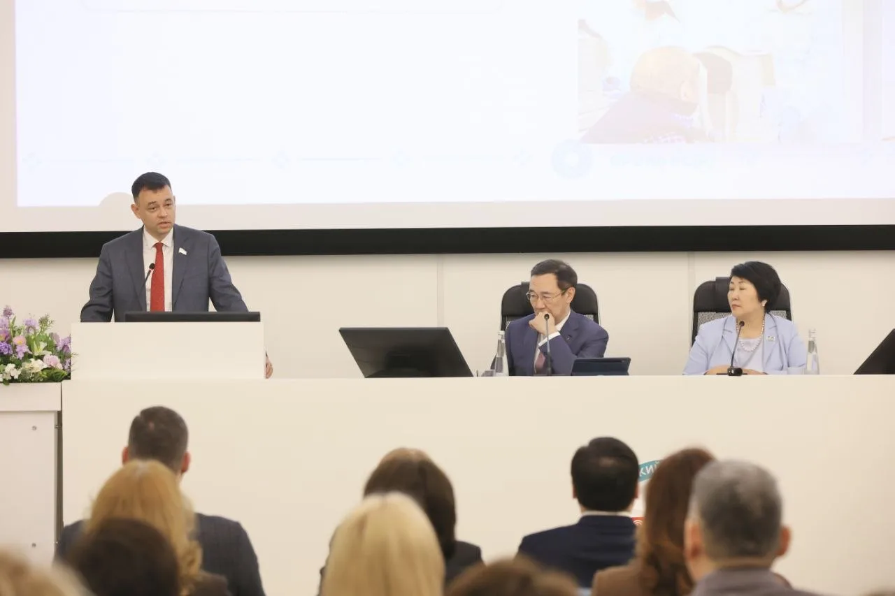 Как главный врач ЯРОКБ принял участие во встрече, которую провел Глава республики Айсен Сергеевич Николаев с представителями медицинского сообщества Как главный врач ЯРОКБ принял участие во встрече, которую провел Глава республики Айсен Сергеевич Николаев с представителями медицинского сообщества