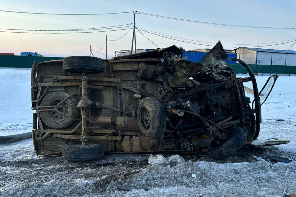 Смертельное ДТП в Кангалассах: автомобиль опрокинулся после удара в столб