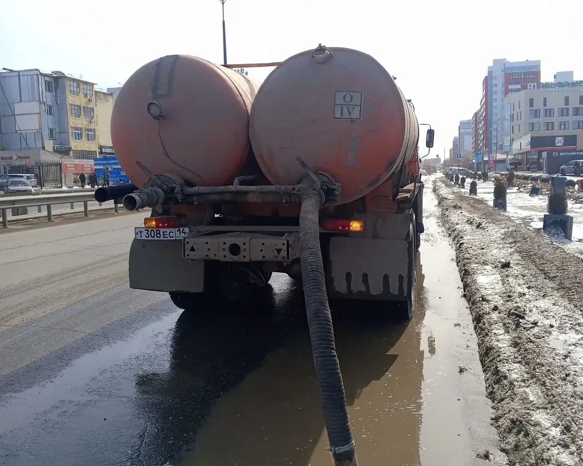 В Якутске откачали более 10 тысяч кубометров талых вод В Якутске откачали более 10 тысяч кубометров талых вод