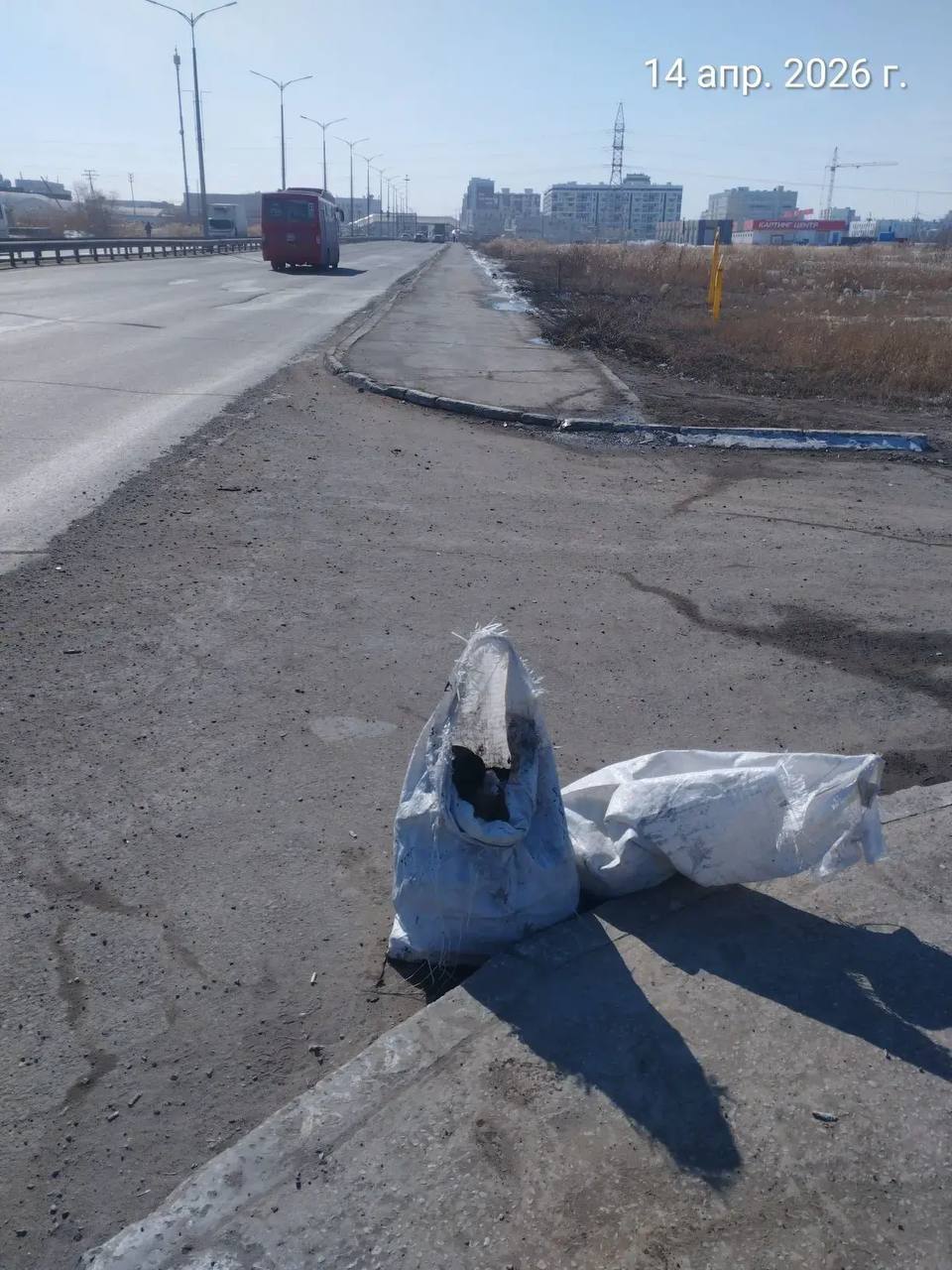 Муниципальными дворниками Управы Гагаринского округа проводится ежедневная работа по подбору случайного мусора по территории округа, вдоль автострады 50 лет Октября, на общественных пространствах, общественных санитарных... Муниципальными дворниками Управы Гагаринского округа проводится ежедневная работа по подбору случайного мусора по территории округа, вдоль автострады 50 лет Октября, на общественных пространствах, общественных санитарных...