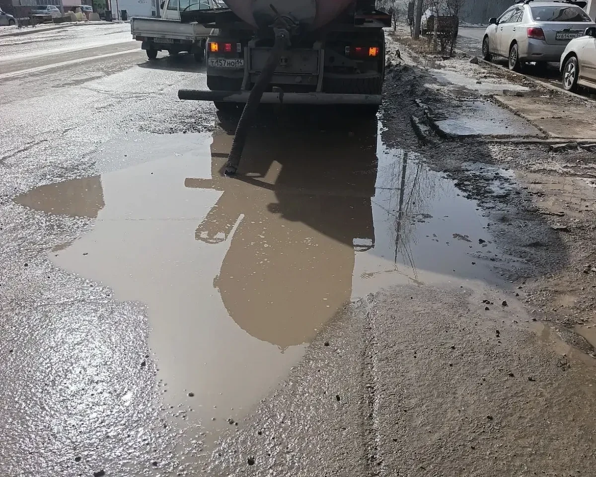 В Якутске откачали более 10 тысяч кубометров талых вод В Якутске откачали более 10 тысяч кубометров талых вод