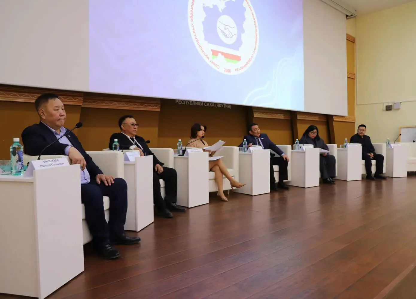 Председатель постоянного комитета Государственного Собрания (Ил Тумэн) по селу и аграрной политике Александр Атласов принял участие в дискуссионной площадке по вопросам развития сельского хозяйства