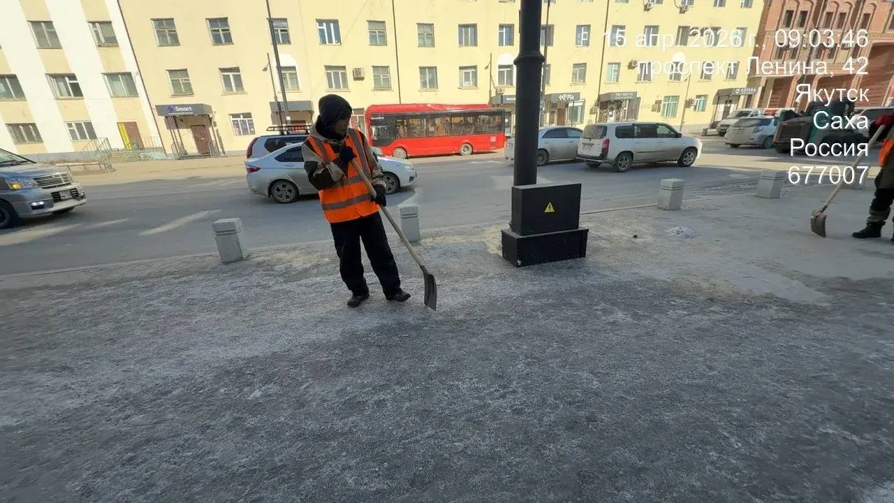 Очистка тротуаров от наледи, пр. Ленина