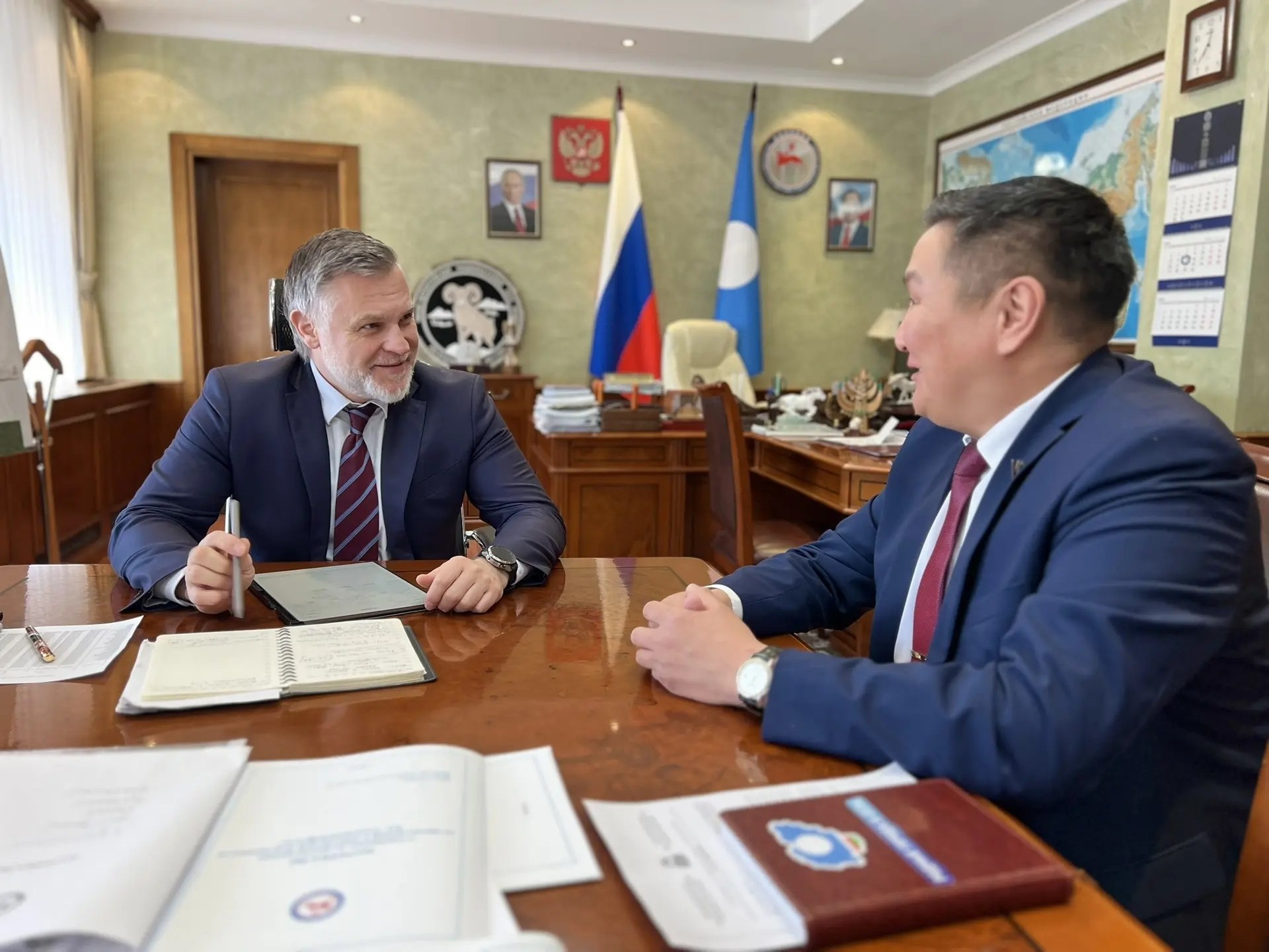 Кирилл Бычков: Сегодня продолжаю встречаться с главами районов, приехавшими на Х съезд Совета муниципальных образований Якутии Кирилл Бычков: Сегодня продолжаю встречаться с главами районов, приехавшими на Х съезд Совета муниципальных образований Якутии