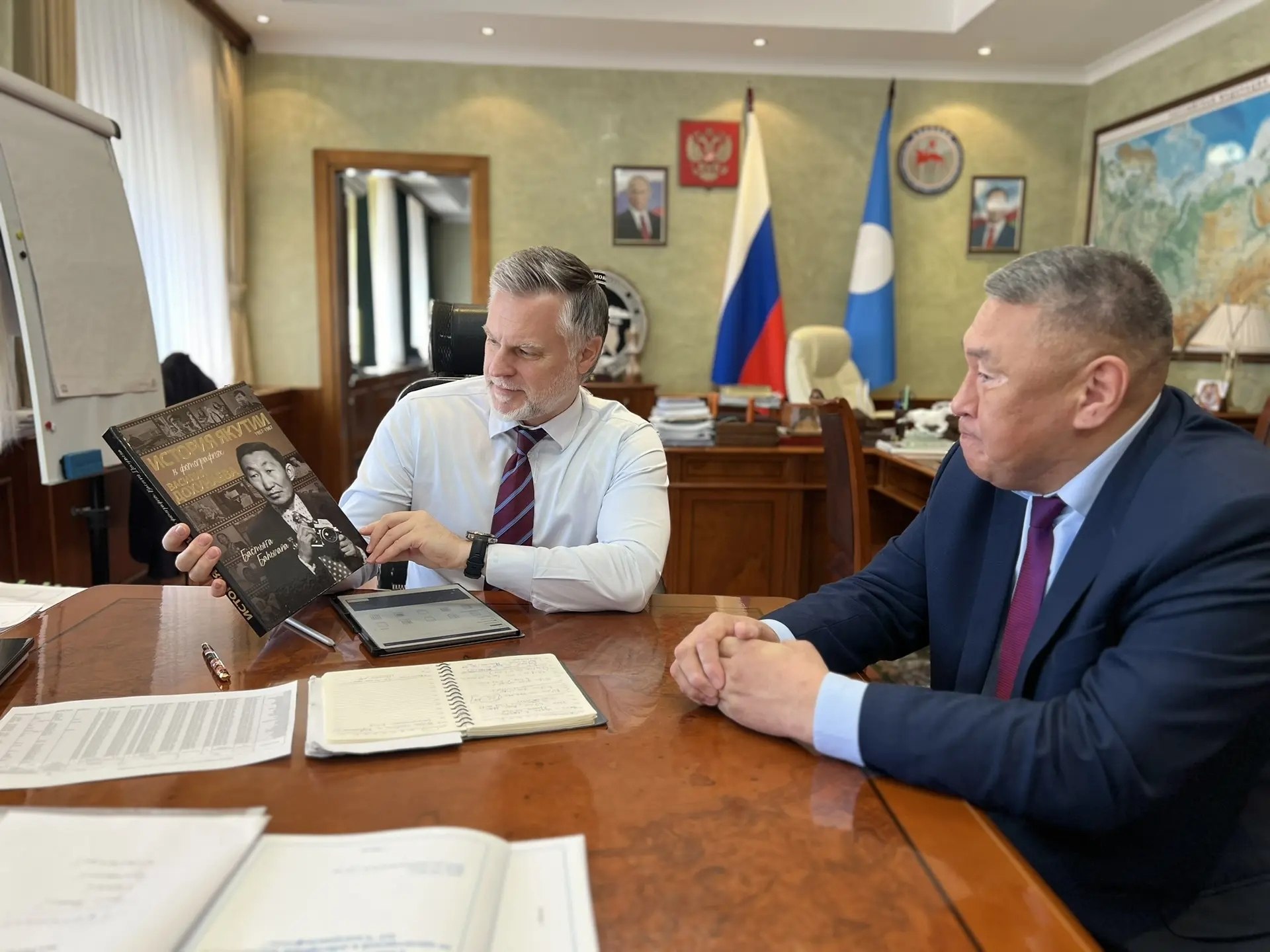 Кирилл Бычков: Сегодня продолжаю встречаться с главами районов, приехавшими на Х съезд Совета муниципальных образований Якутии Кирилл Бычков: Сегодня продолжаю встречаться с главами районов, приехавшими на Х съезд Совета муниципальных образований Якутии