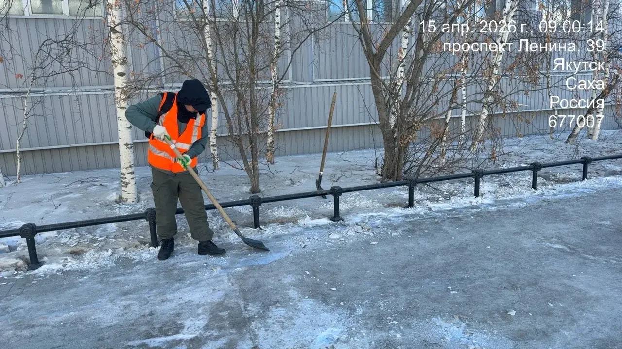 Очистка тротуаров от наледи, пр. Ленина Очистка тротуаров от наледи, пр. Ленина