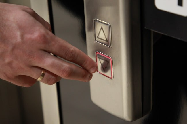 В Якутске УК почти 10 лет не проверяла лифты в трех домах