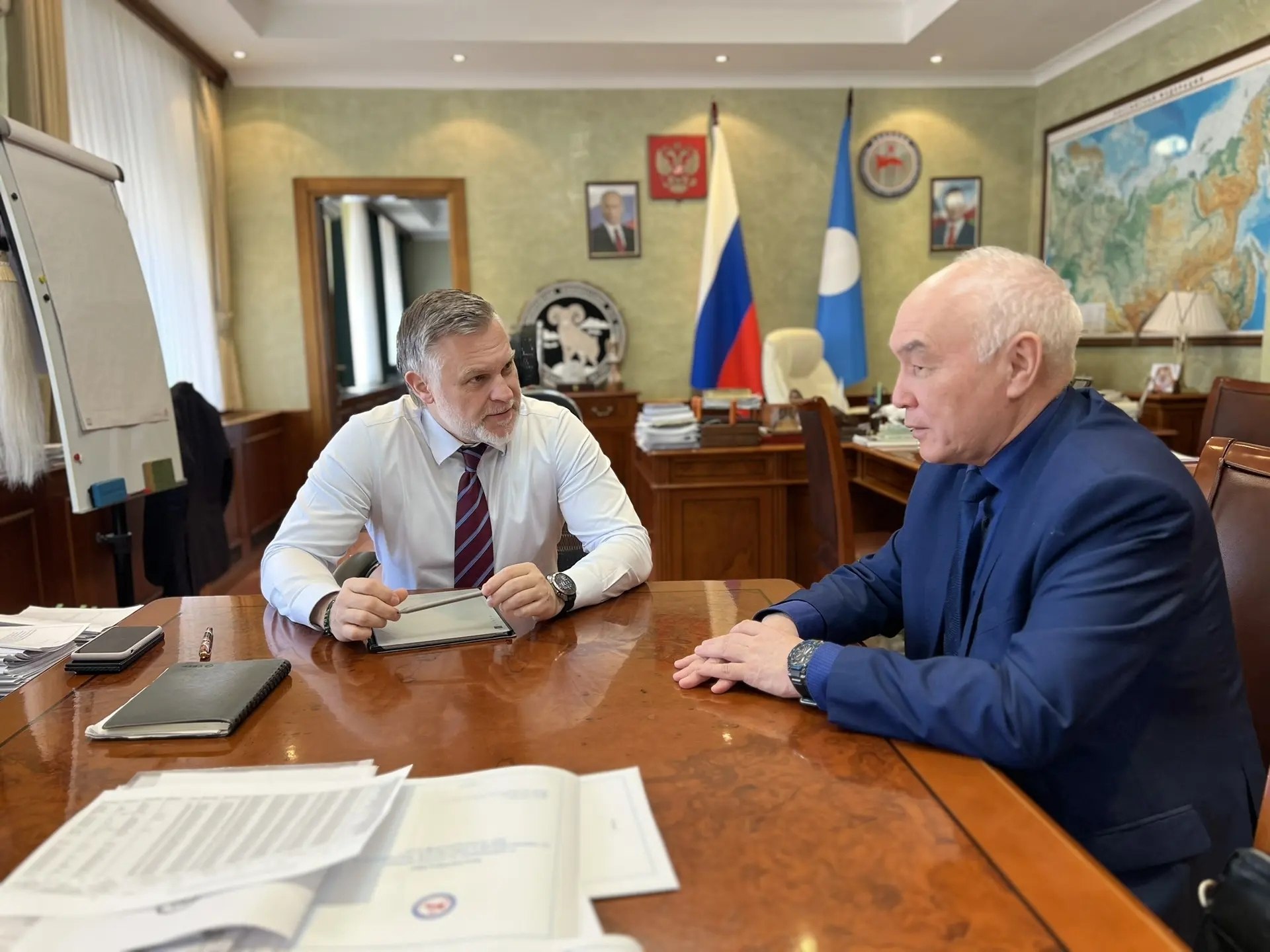 Кирилл Бычков: Сегодня продолжаю встречаться с главами районов, приехавшими на Х съезд Совета муниципальных образований Якутии