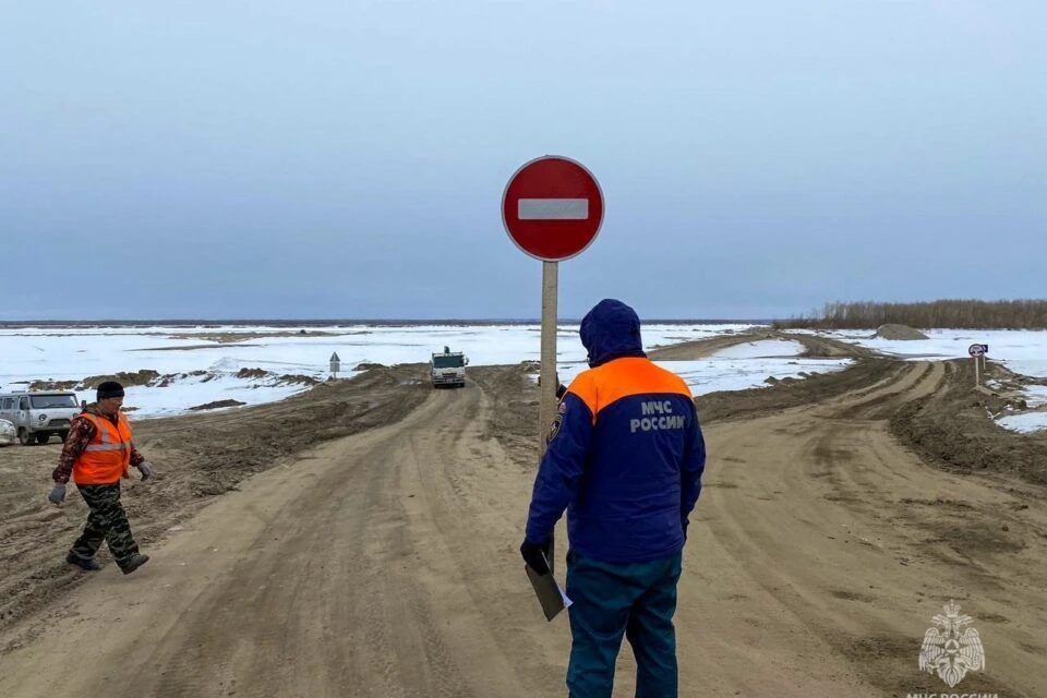 Движение закрыто: в Якутии прекращена работа 12 ледовых переправ