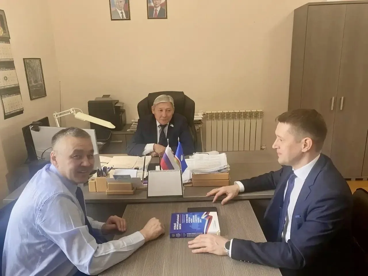 Встреча председателей двух комитетов Ил Тумэна с и. о. главы Нерюнгринского района состоялась в Якутске