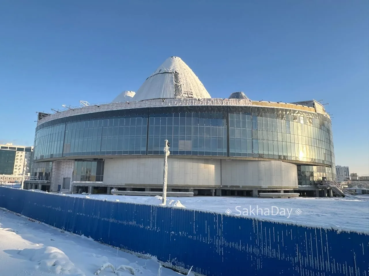 Чтобы узнать о новых сроках, задал вопрос нашему знаменитому режиссеру Андрею Борисову, назначенному генеральным директором Арктического кластера