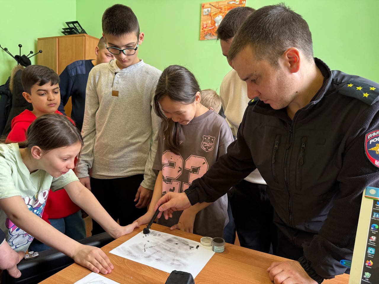 В мире закона и порядка: дети заглянули в закулисье полицейских будней В мире закона и порядка: дети заглянули в закулисье полицейских будней