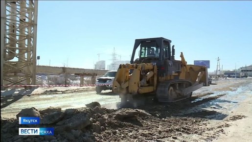 В Якутске специалисты приступили к ремонту дорог