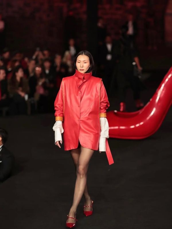 ������ �� ������ ����� �� ����� � �������� ������� ����� Prada 2� � ����� ����� � ��� ������